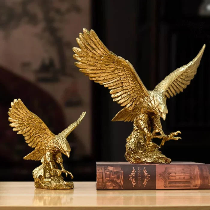 Escultura de Águila Dorada.